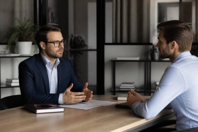 Franchise vs commerce associé : quelles différences pour l’entrepreneur